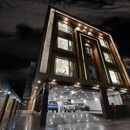 Golden Tree Hotel Ноида Екстериор снимка