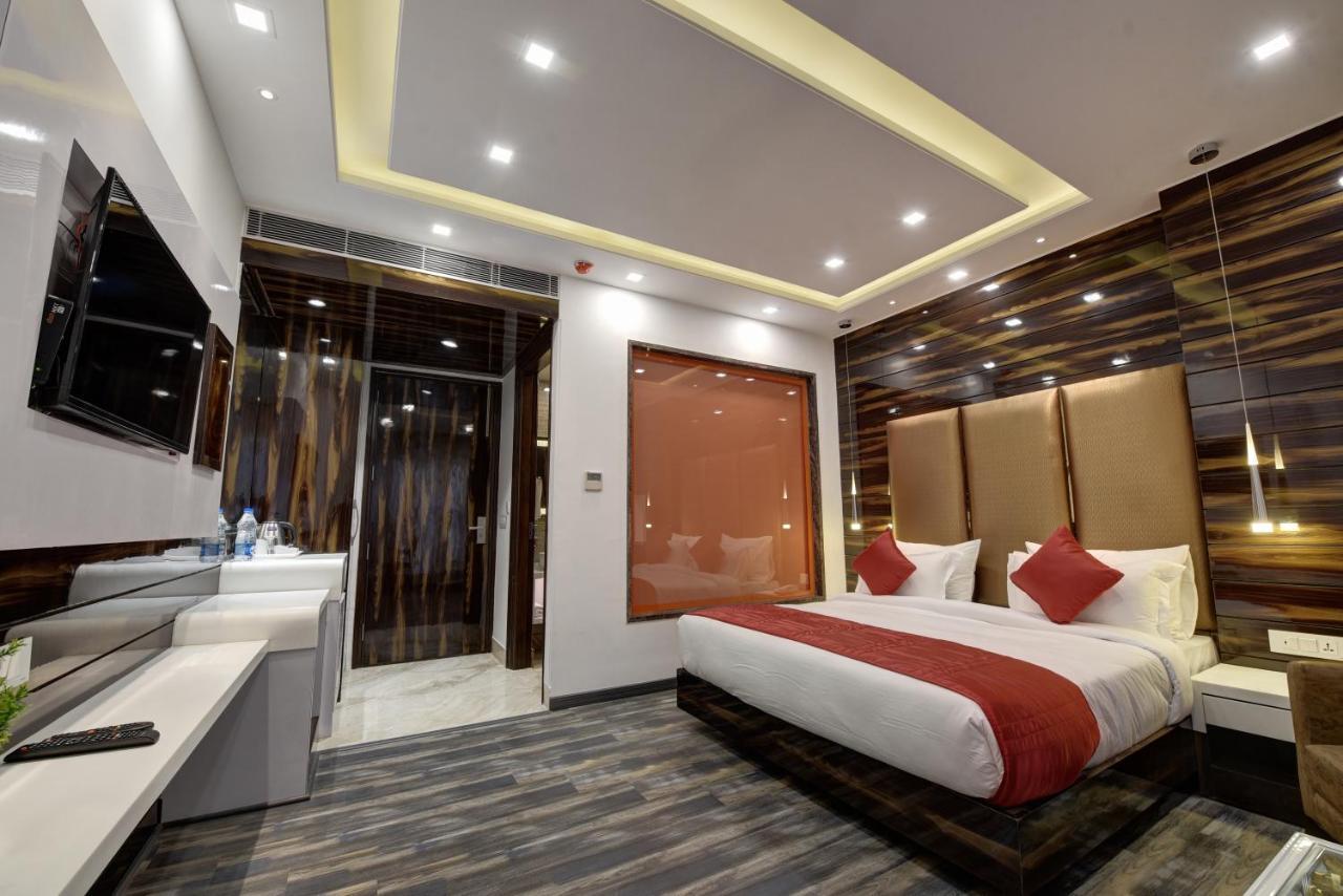 Golden Tree Hotel Ноида Екстериор снимка