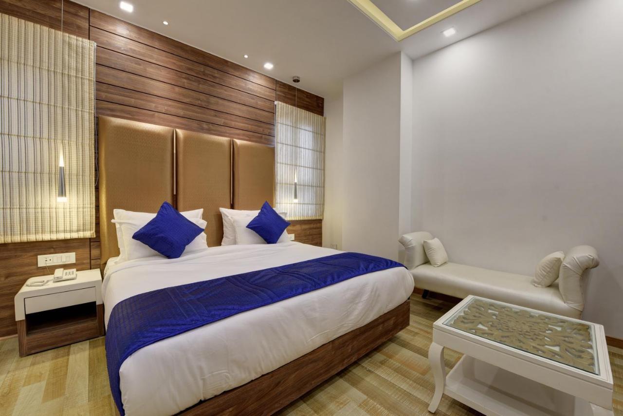 Golden Tree Hotel Ноида Екстериор снимка