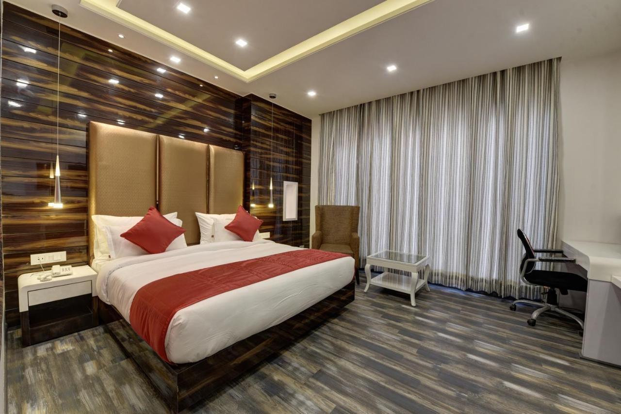 Golden Tree Hotel Ноида Екстериор снимка