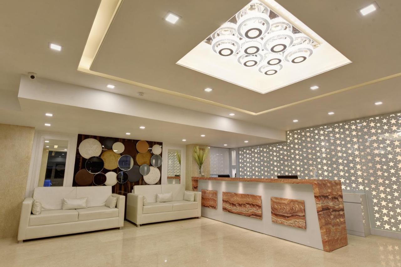Golden Tree Hotel Ноида Екстериор снимка