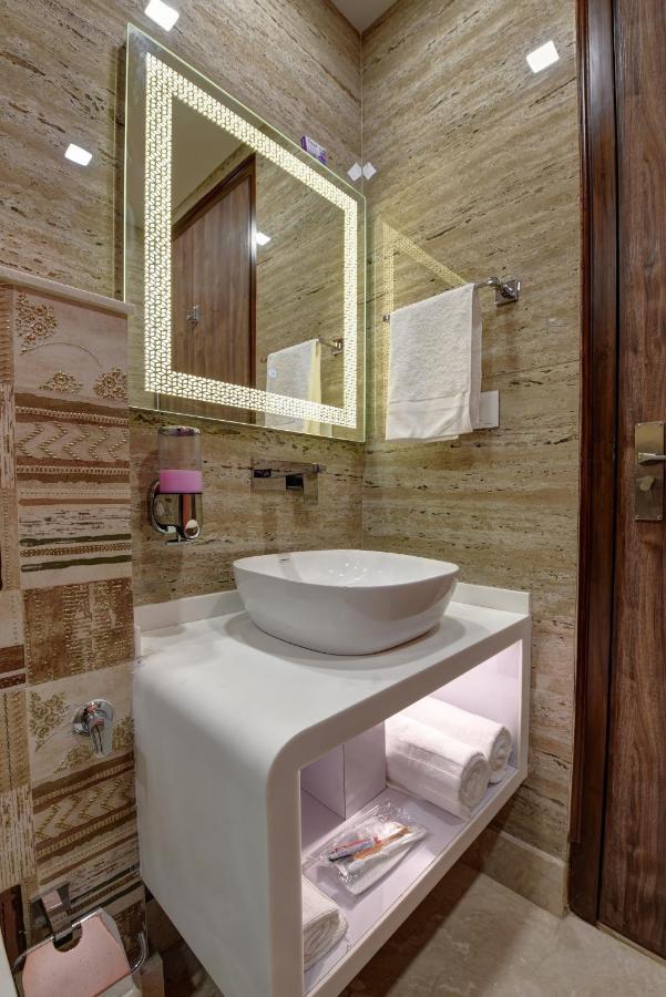 Golden Tree Hotel Ноида Екстериор снимка