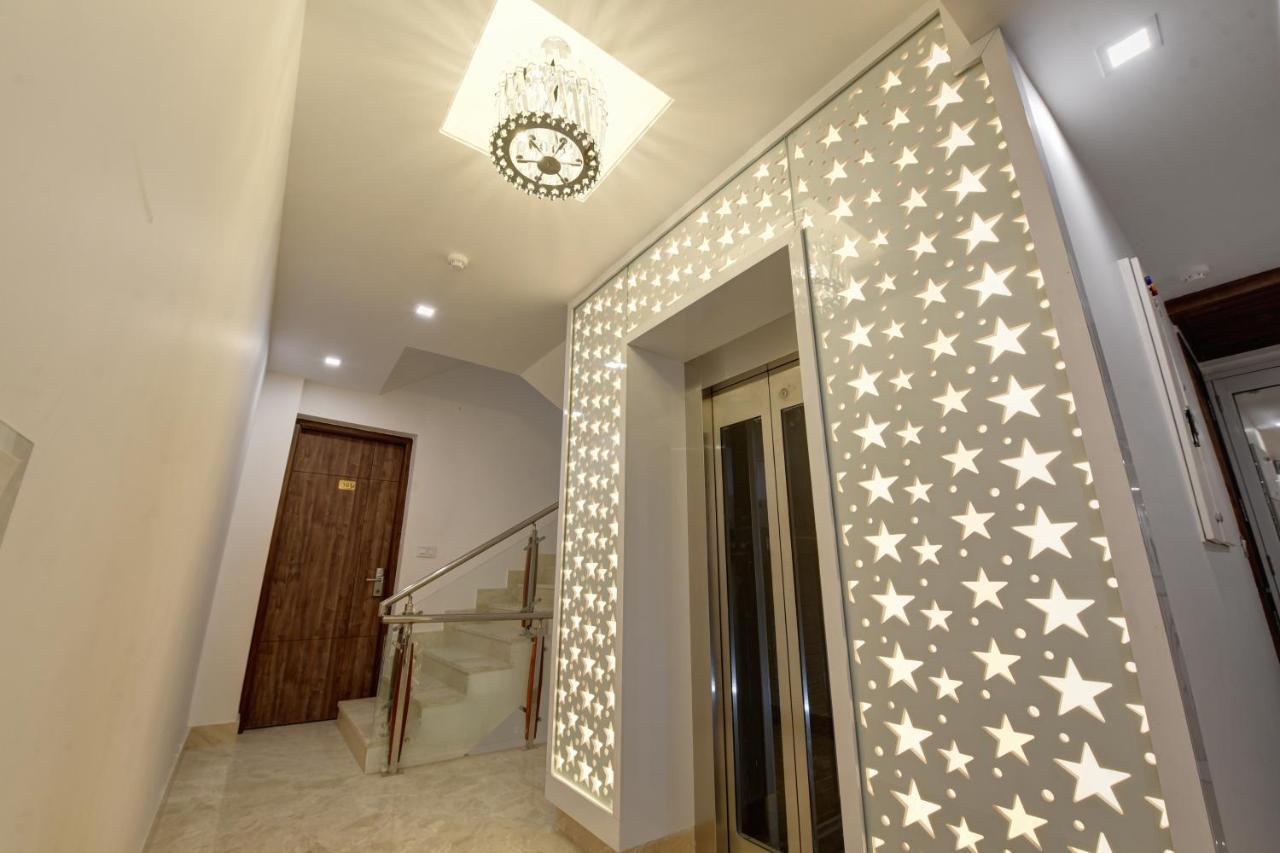 Golden Tree Hotel Ноида Екстериор снимка