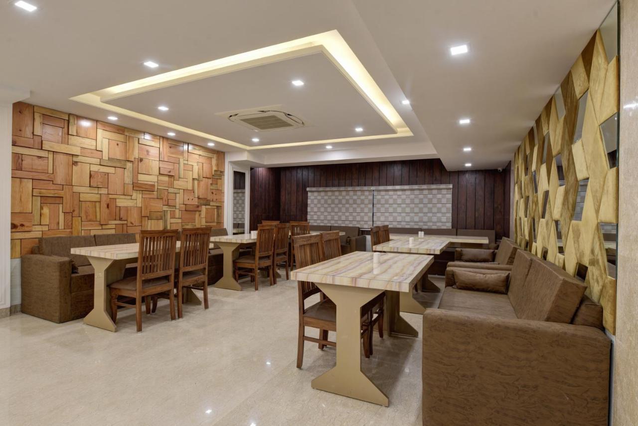 Golden Tree Hotel Ноида Екстериор снимка