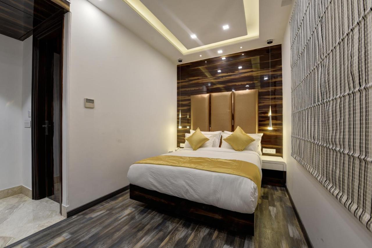 Golden Tree Hotel Ноида Екстериор снимка